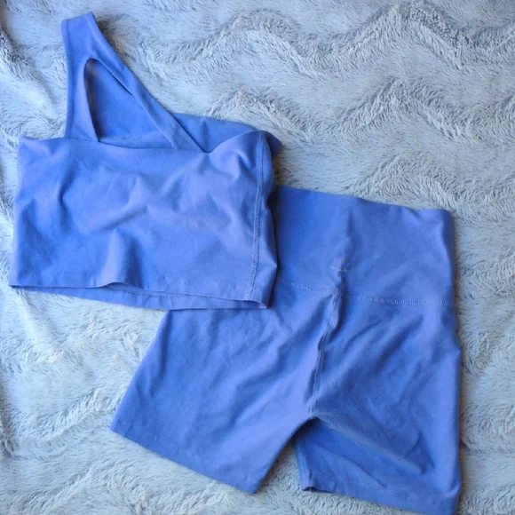Beyond Yoga Purple Bike Shorts Set - Picture 2 of 4